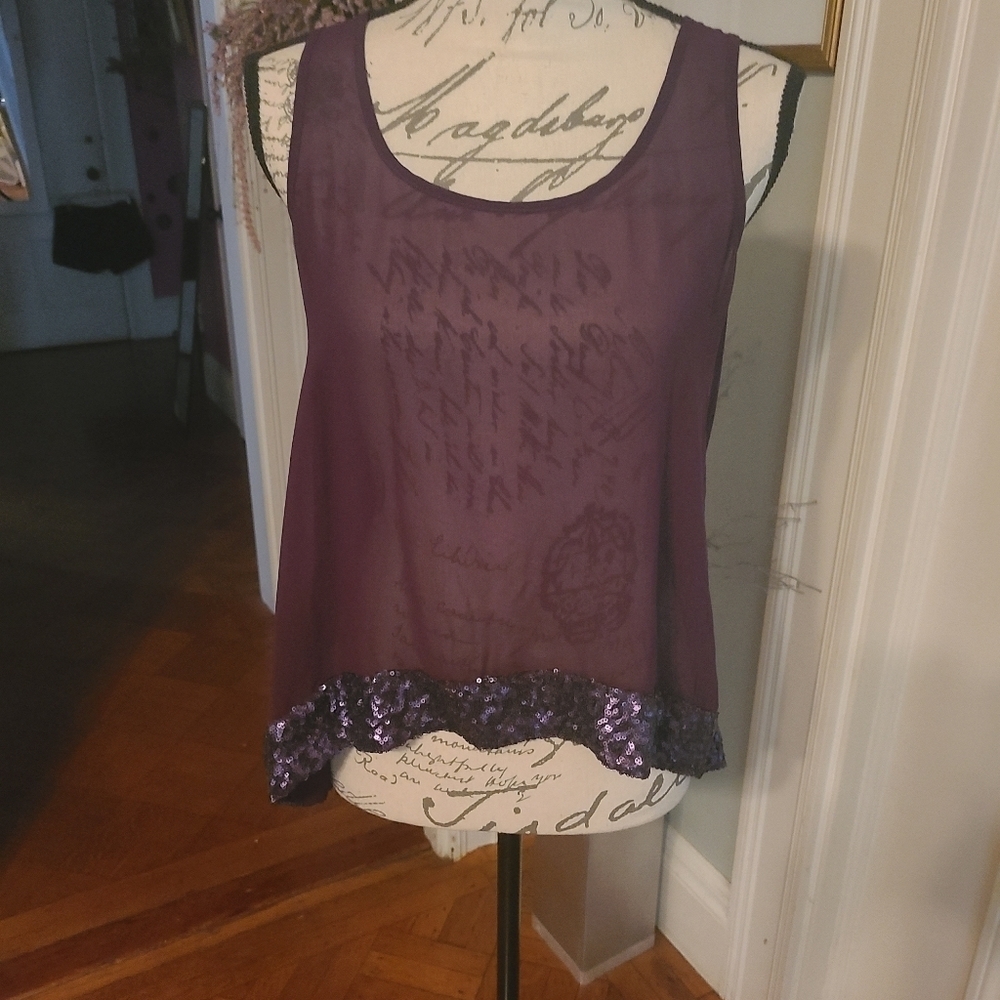 Cute little top w sequins Hp🔥🔥🔥🔥 - Picture 6 of 7